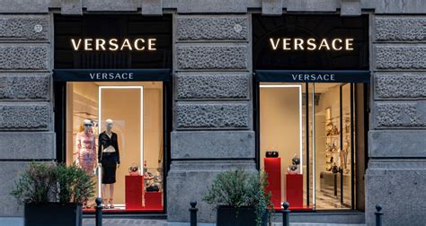 versace negozio napoli|Versace Napoli Boutique .